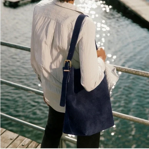 Madewell “The Essential” navy suede bucket bag deep indigo blue, gold buckle NEW - Picture 12 of 13
